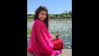 Sneha Photos: 40 வயதை கடந்தாலும் மங்காத அழகு..! கணவரை கட்டி பிடித்து... குடும்பத்துடன் குதூகலம் பண்ணும் சினேகா