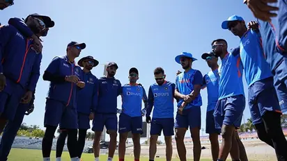 கம்பீர் - யுவராஜ் சிங்கை சுட்டிக்காட்டி இளம் வீரருக்கு இந்திய அணியின் ஆடும் லெவனில் இடம் கேட்கும் ரெய்னா