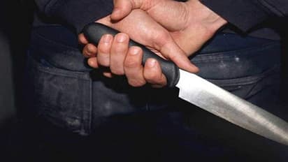 Bengaluru: ವೈಯಕ್ತಿಕ ಮನಸ್ತಾಪ ಹಿನ್ನೆಲೆ ನ್ಯಾಯಾಲಯದಲ್ಲೇ ಗೆಳತಿಗೆ ಚಾಕು ಇರಿದ ರಿಯಲ್ ಎಸ್ಟೇಟ್ ಉದ್ಯಮಿ!