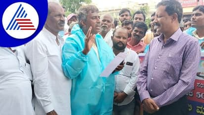 Yadagiri; ಪಿಪಿಇ ಕಿಟ್ ಧರಿಸಿ ವಿನೂತನ ಪ್ರತಿಭಟಿಸಿ  ಹುಟ್ಟುಹಬ್ಬ ಆಚರಿಸಿಕೊಂಡ ಉಮೇಶ ಮುದ್ನಾಳ್