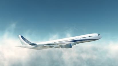 जानें क्यों सफेद होता है अधिकतर विमानों का रंग, वजन से लेकर सुरक्षा तक में निभाता है खास रोल