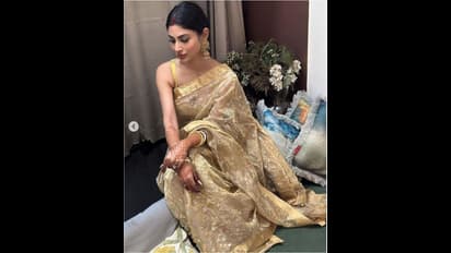 প্রথম করবা চৌথে মৌনিকে আদরে-চুমুতে ভরালেন সূরজ, বঙ্গতনয়ার রূপের ছটায় চোখ ফেরানো দায়