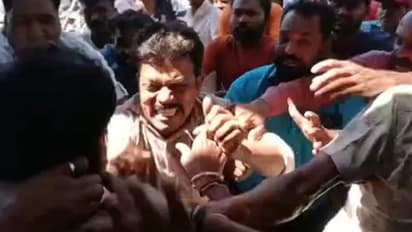 ഫോണിൽ മോശമായി പെരുമാറി; ബിജെപി കൗൺസിലറുടെ ഭർത്താവിനെ വളഞ്ഞിട്ട് തല്ലി ശുചീകരണ തൊഴിലാളികൾ