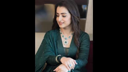 நடிகை த்ரிஷாவுக்கு என்ன ஆச்சு..! கட்டோடு வெளியிட்ட அதிர்ச்சி புகைப்படம்..!