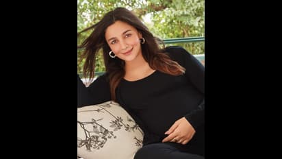  চোখের পলকে কেটে গেল বলিউডে দশ বছর,বিশেষ দিনে  আবেগঘন পোস্ট 'মম টু বি' আলিয়ার