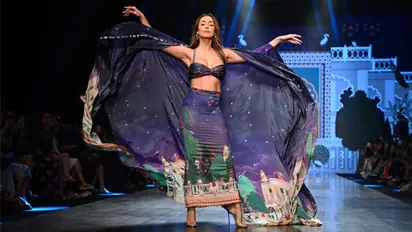 LFW 2022 (Day 3): 40 पार की इन एक्ट्रेसेस के साथ रैंप पर नजर आईं सुशांत की एक्स गर्लफ्रेंड, 12 PHOTOS