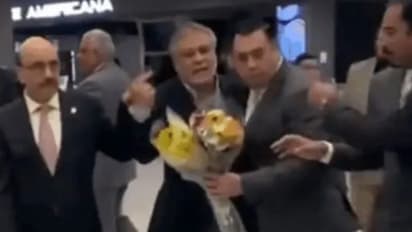 ചോര്‍...ചോര്‍...വിളികളുമായി യുഎസ് വിമാനത്താവളത്തിൽ പാകിസ്ഥാൻ ധനമന്ത്രിക്കെതിരെ കയ്യേറ്റം, പ്രതിഷേധം