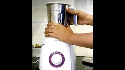 மிக்ஸியில் இதெல்லாம் தெரியாம கூட போட்டு அரைச்சுடாதீங்க. இல்லனா அவ்வளவுதான்!!