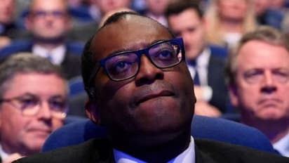 ബ്രിട്ടീഷ് ധനമന്ത്രി ക്വാർട്ടംഗിനെ പുറത്താക്കി