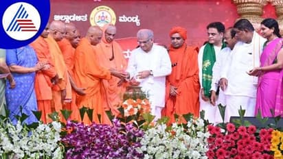 ಕೆ.ಆರ್‌.ಪೇಟೆಯಲ್ಲಿ ಅದ್ಧೂರಿ ಮಹಾಕುಂಭ: ತ್ರಿವೇಣಿ ಸಂಗಮದಲ್ಲಿ ಬಾಗಿನ ಅರ್ಪಣೆ