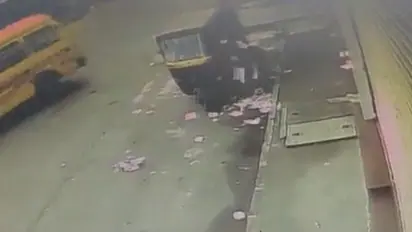 Maha: Auto driver sexually harasses college student, drags her with vehicle; arrested