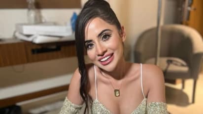  বক্ষযুগল মোড়া এক চিলতে কাপড়ে, ২৫-এর জন্মদিন বোল্ড অবতারে সিজলিং হট উরফি জাভেদ