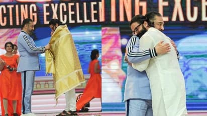 'ഒരു സിനിമയിൽ പോലും അഭിനയിക്കുമെന്ന് കരുതിയതല്ല, ഇത് പുണ്യനിമിഷം': ഏഷ്യാനെറ്റ് പുരസ്കാര നിറവിൽ ജയസൂര്യ 