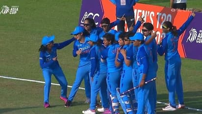 पहले बॉलर्स ने बिछाया जाल फिर मंधाना का तूफान...भारतीय महिला क्रिकेट टीम ने 7वीं बार जीती एशिया कप की ट्रॉफी