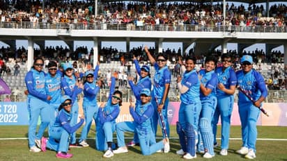 വസീം ജാഫര്‍ മുതല്‍ സച്ചിന്‍ ടെന്‍ഡുല്‍ക്കര്‍ വരെ; ഏഷ്യന്‍ ചാമ്പ്യന്‍മാരായ ഇന്ത്യന്‍ വനിതകള്‍ക്ക് അഭിനന്ദനം