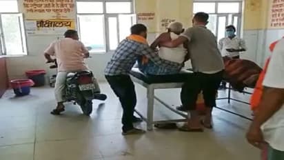 बलिया में मरीज को बाइक से पहुंचाया गया इमरजेंसी वार्ड, वायरल हुआ बड़ी लापरवाही का वीडियो 