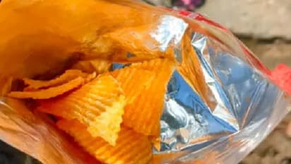 'പത്ത് രൂപയുടെ ചിപ്സ് പാക്കറ്റ് വാങ്ങിത്തുറന്നപ്പോള്‍ കണ്ടത്...'