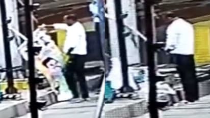 বিজেপি জেলা সভাপতির ছবি ছিঁড়ে রাস্তায় ফেলে তার ওপরেই প্রস্রাব! বিজেপি নেতার কাণ্ডেই হতবাক পদ্মশিবির