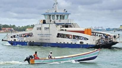 കൊച്ചി കായലിൽ റോ റോ വെസലിൽ മത്സ്യബന്ധന ബോട്ട് ഇടിച്ചു; ഇടിച്ച ബോട്ട് നിർത്താതെ പോയി