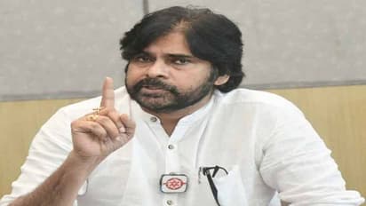 పాకిస్తాన్ కు అనుకూలంగా మాట్లాడితే అక్కడికే వెళ్లిపోండి: పవన్ కల్యాణ్ స్ట్రాంగ్ వార్నింగ్