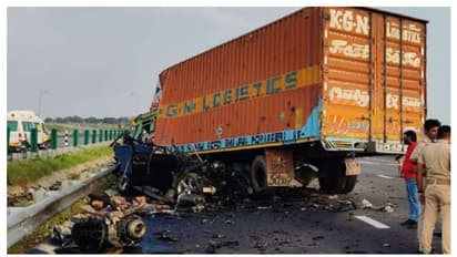 അറംപറ്റി ഫേസ്ബുക്ക് ലൈവ്, 230 കി.മി വേഗതയില്‍ മരണപ്പാച്ചില്‍; ബിഎംഡബ്ല്യു ട്രക്കിലിടിച്ച് നാല് പേര്‍ മരിച്ചു