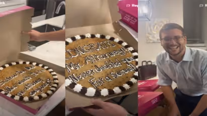 बार एग्जाम पास करने पर पति को पत्नी ने दिया खास तरह का सरप्राइज, Video देख बोल उठेंगे ऐसा प्यार कहां