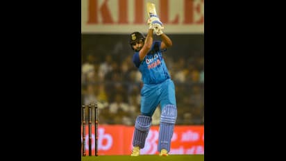 ടി20 ലോകകപ്പ്:  സിക്സര്‍ നേട്ടത്തില്‍ യുവിയെയും പിന്നിലാക്കി ഹിറ്റ്‌മാന്‍