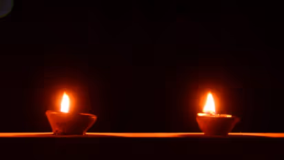 Diwali 2022: दीपावली की रात श्मशान सहित इन 4 जगहों पर भी लगाएं दीपक, इसके पीछे है बहुत खास वजह