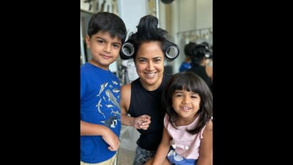 சுட்டி மகன்... குட்டி மகளுடன் சமீரா ரெட்டி கொடுத்த கியூட் போஸ்! எத்தனை முறை பார்த்தாலும் சலிக்காத போட்டோஸ்!