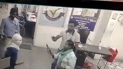 கொள்ளையனை தைரியமாக விரட்டியடித்த பெண் வங்கி மேலாளர்... இணையத்தில் வைரலாகும் வீடியோ!!