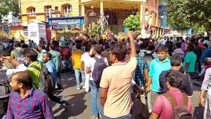সোমবার থেকে বিক্ষোভ অব্যাহত করুণাময়ীতে, পথ আটকে প্রতিবাদ চলছে টেট উত্তীর্ণ চাকরিপ্রার্থীদের