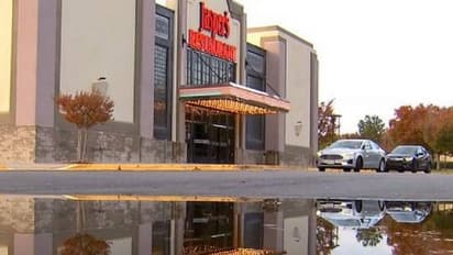 സ്ത്രീയുടെ മൃതദേഹം ടോയ്‍ലെറ്റിൽ അടച്ചിട്ടു, റെസ്റ്റോറന്റ് തുറന്ന് പ്രവർത്തിച്ചത് മണിക്കൂറുകൾ