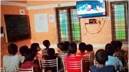 'ടിവി വേണമോ' ? 'വേണ'മെന്ന് ഒരേ സ്വരത്തില് കുട്ടികള്; ആഗ്രഹം സാധിച്ച് കളക്ടര്മാമന്