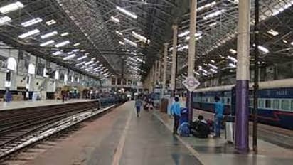 Deepavali: அதிர்ச்சி !! பிளாட்பார்ம் கட்டணத்தை இரு மடங்கு உயர்த்திய தெற்கு ரயில்வே.. எவ்வளவு தெரியுமா..?