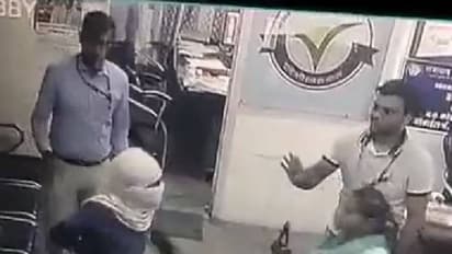 ബാങ്കിൽ കത്തി കാട്ടി പണം തട്ടാൻ വന്ന കള്ളനെ വിരട്ടിയോടിച്ച് വനിതാ ബാങ്ക് മാനേജർ