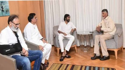 మారుతున్న రాజకీయం: విజయవాడలో పవన్ కళ్యాణ్ తో చంద్రబాబు భేటీ