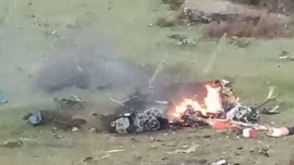 तस्वीरों में देखिए केदारनाथ में हुए हेलिकॉप्टर हादसे का खौफनाक मंजर, कहीं पंख बिखरा तो कहीं दरवाजा 