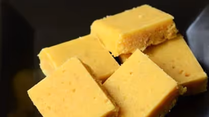 தீபாவளிக்கு ரெடியாக உள்ளீர்களா? வாயில் போட்டவுடன் கரையும் பர்பி செய்யலாமா?