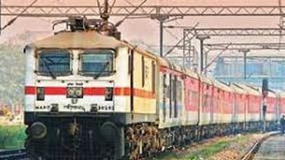 ভাইফোঁটার আগের দিন বোমাতঙ্ক টিকিয়াপাড়া কারশেডের কাছে! আধ ঘন্টার উপর ব্যাহত পরিষেবা