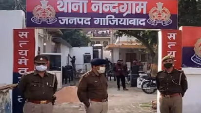 दो दिनों तक दिल्ली जा रही युवती से गाजियाबाद में हुआ गैंगरेप, गुप्तांगों में रॉड डालकर बोरी में भरकर फेंका