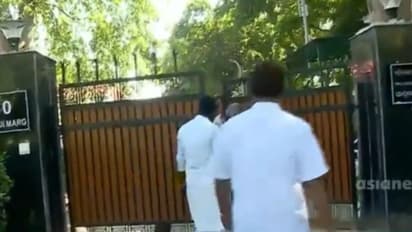 ആഘോഷത്തിനൊരുങ്ങി ഖർഗെയുടെ വീട്, തെരഞ്ഞെടുക്കപ്പെട്ടതിൽ നന്ദിയെന്ന് ബോർഡും, ഫലം ഉച്ചയോടെ