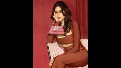 ದಿನದಿಂದ ದಿನಕ್ಕೆ ಹೆಚ್ಚುತ್ತಿದೆ ಜಾನ್ವಿ ಹಾಟ್ನೆಸ್; 'ಮಿಲಿ' ಫೋಟೋ ವೈರಲ್ 