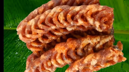 இந்த தீபாவளிக்கு பாரம்பரியமான கருப்பட்டி சீனி மிட்டாய் செய்யலாம் வாங்க!