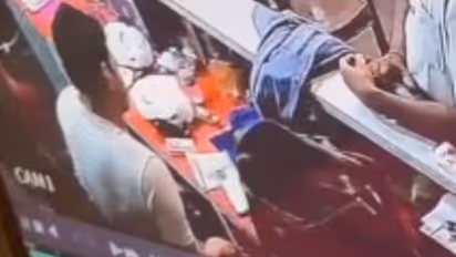 ജിമ്മില്‍ വച്ച് ഹൃദയാഘാതം മൂലം ട്രെയിനര്‍  മരിച്ചു; വീഡിയോ പ്രചരിക്കുന്നു