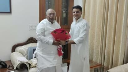 मल्लिकार्जुन खड़गे के अध्यक्ष बनने पर क्यों खुश हुए अशोक गहलोत! राजस्थान में अब खत्म होगी CM पद की लड़ाई?