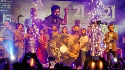 വേദി കീഴടക്കി തൈക്കൂടം ബ്രിഡ്‍ജ്; 'പടവെട്ട്' ഓഡിയോ ലോഞ്ച് ആഘോഷമാക്കി ആരാധകര്‍