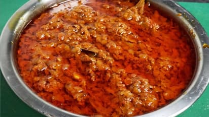 மதுரையின் பிரசித்தி பெற்ற முனியாண்டி விலாஸ் சிக்கன் குழம்பு செய்யலாம் வாங்க!