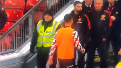 'Unacceptable!' 'Does Ronaldo think he's greater than Man United?' Pundits slam walk-off before full time