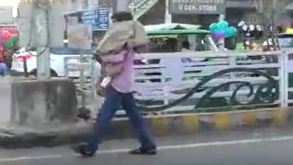 मध्य प्रदेश की ह्रदय विदारक घटनाः नहीं मिला एंबुलेंस, कंधे पर 4 साल की भतीजी का शव लेकर पैदल चला चाचा
