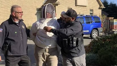 ജനപ്രതിനിധികൾക്ക് നേരെ തേനീച്ചക്കൂട്ടത്തെ പറത്തിവിട്ട് ആക്രമിപ്പിച്ചു, സ്ത്രീ പിടിയിൽ